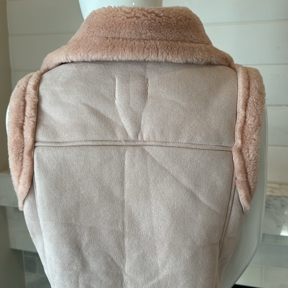 Cozy Pink Faux Suede Fleece Lined Vest Size Medium - Picture 8 of 13